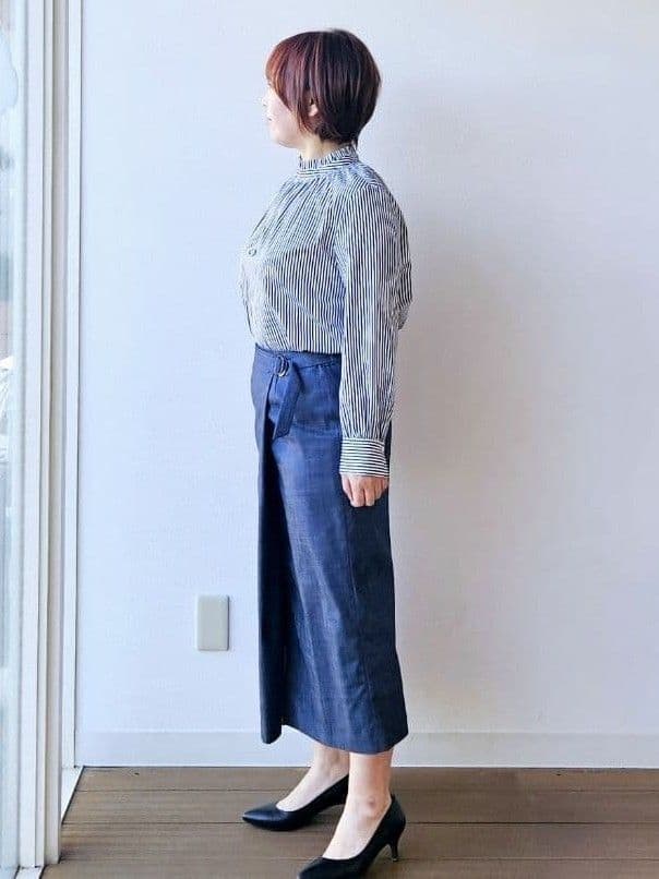 やじまさんの「UNTITLED｜◆【コットン100/洗える】シャーリングフリルネックブラウス」を使ったコーディネート