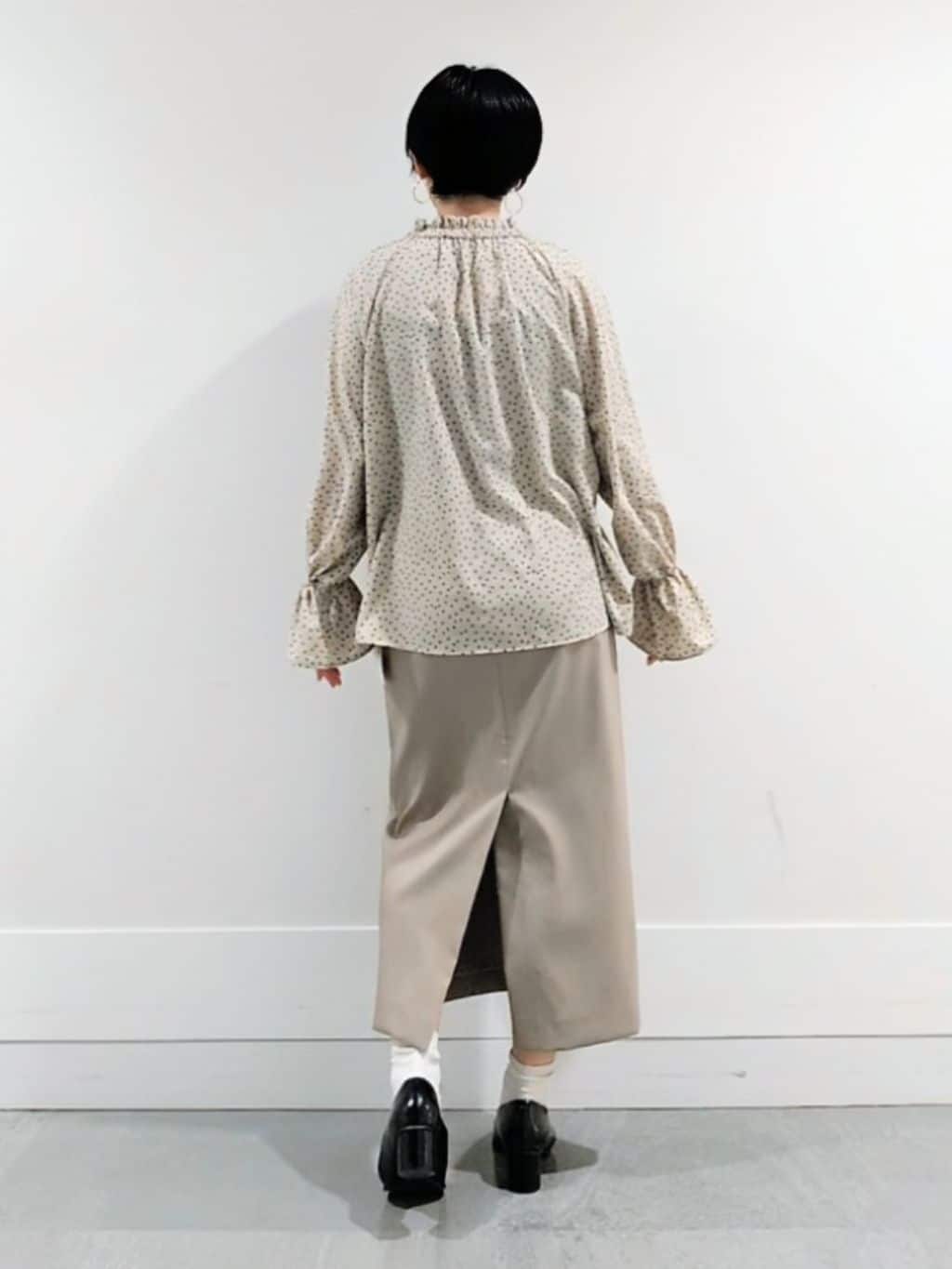 ミズタさんの「UNTITLED｜【ストレッチ性/洗える】アウトポケット ナロースカート」を使ったコーディネート