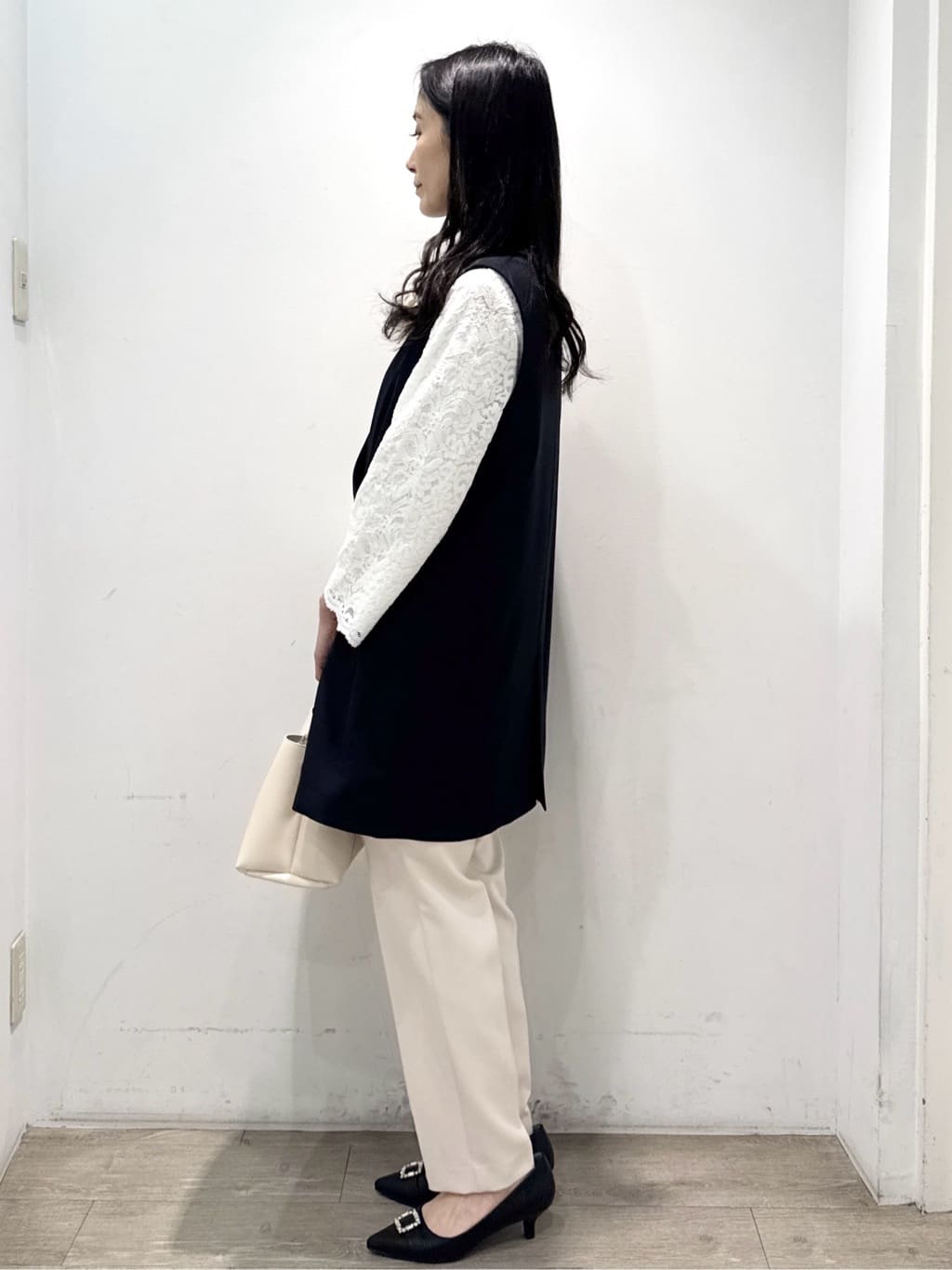 yuicciさんの「OPAQUE.CLIP｜《通勤対応》Vネックミドルジレ【洗濯機OK】」を使ったコーディネート