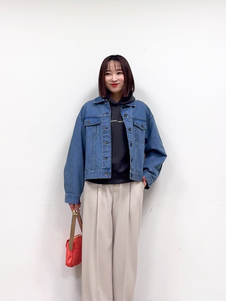 𝐜𝐡𝐢𝐤𝐚さんの「SHOO･LA･RUE｜【SHOO・LA・RUE DENIM】羽織るだけでこなれる　オーバーサイズデニムジャケット」を使ったコーディネート