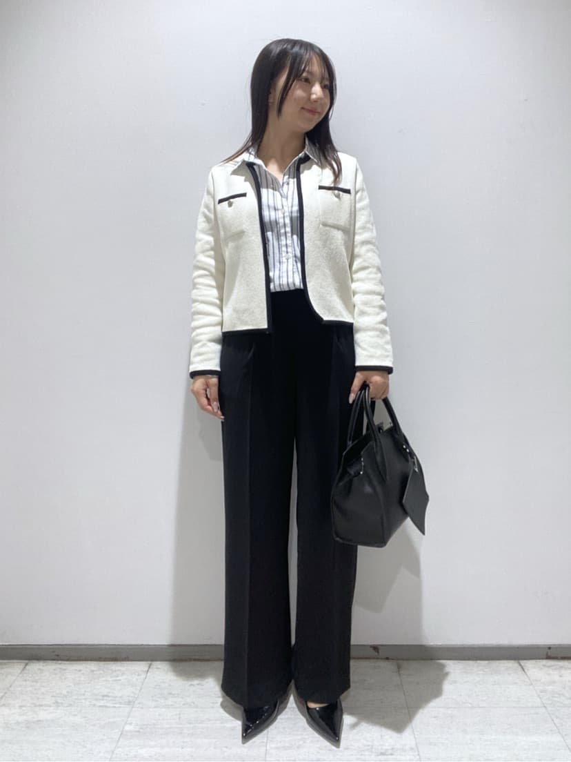 meiさんの「INDIVI｜【2WAY／洗える】ラメストライプ コットン混シャツ」を使ったコーディネート