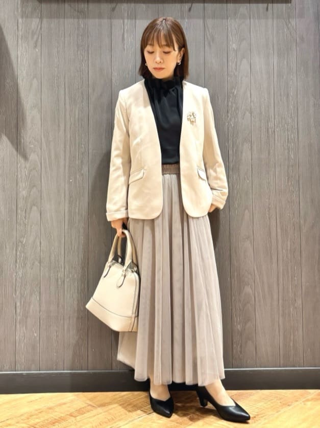 meiさんの「SHOO･LA･RUE｜【洗濯機可/セットアップ可/S-3L】きちんと楽に。カットジョーゼットノーカラージャケット」を使ったコーディネート
