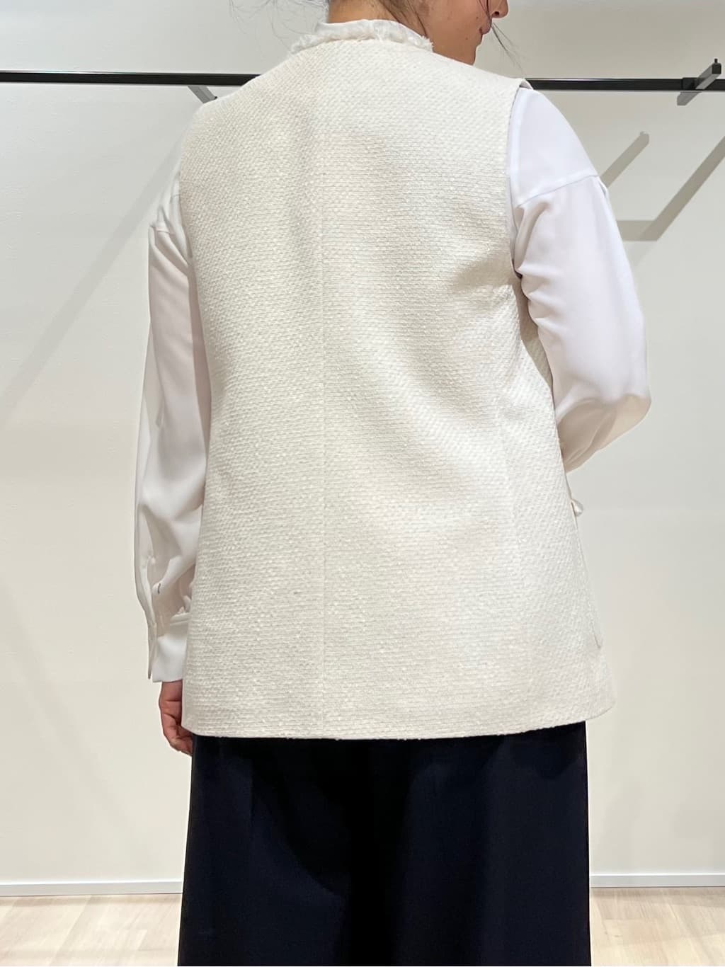 TOMOMIさんの「UNTITLED｜【洗える/ウエスト後ろゴム】ウール混　タックワイドパンツ」を使ったコーディネート