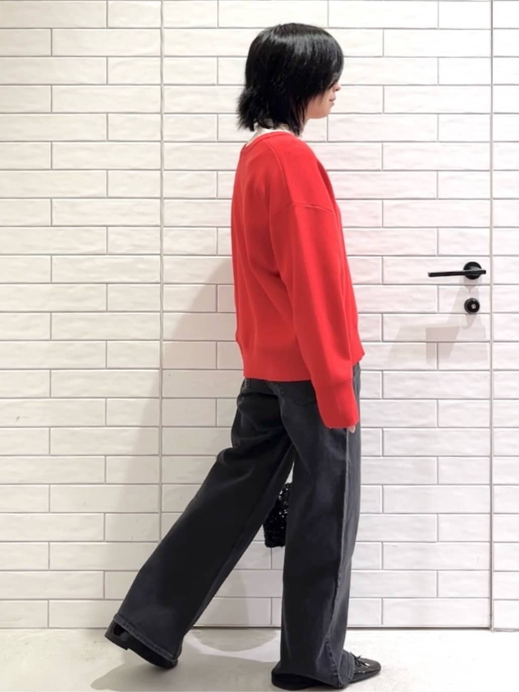しおりさんの「OPAQUE.CLIP｜キーネックデザインニット【洗濯機OK】」を使ったコーディネート