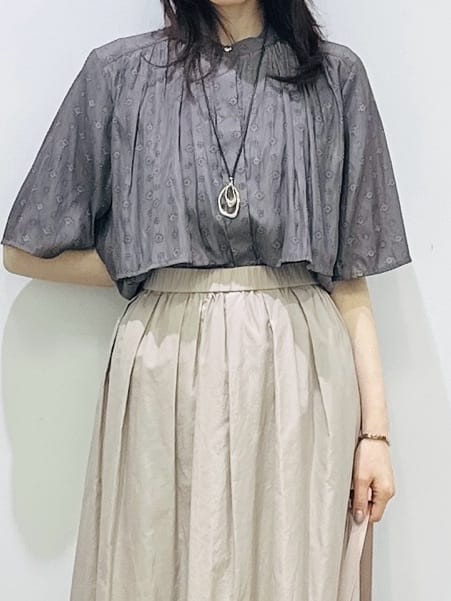 Miwaさんの「UNTITLED｜【洗える/きれいめ柄】コモンプリントブラウス」を使ったコーディネート