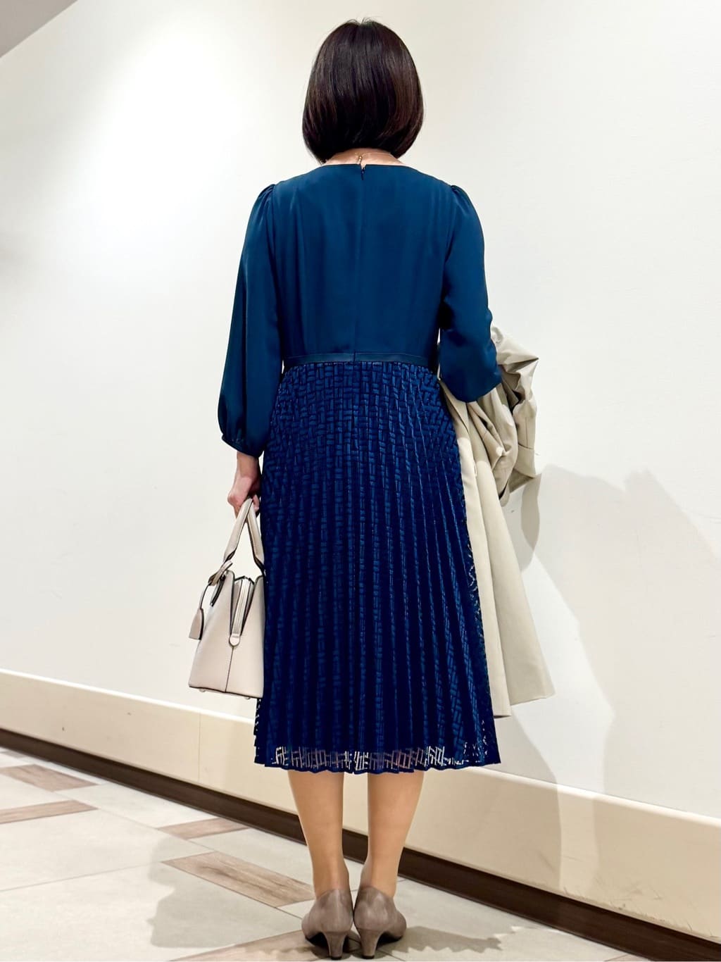 kaeさんの「Reflect｜【SS-4Lサイズ】シフォン&times;幾何柄レースプリーツワンピース」を使ったコーディネート