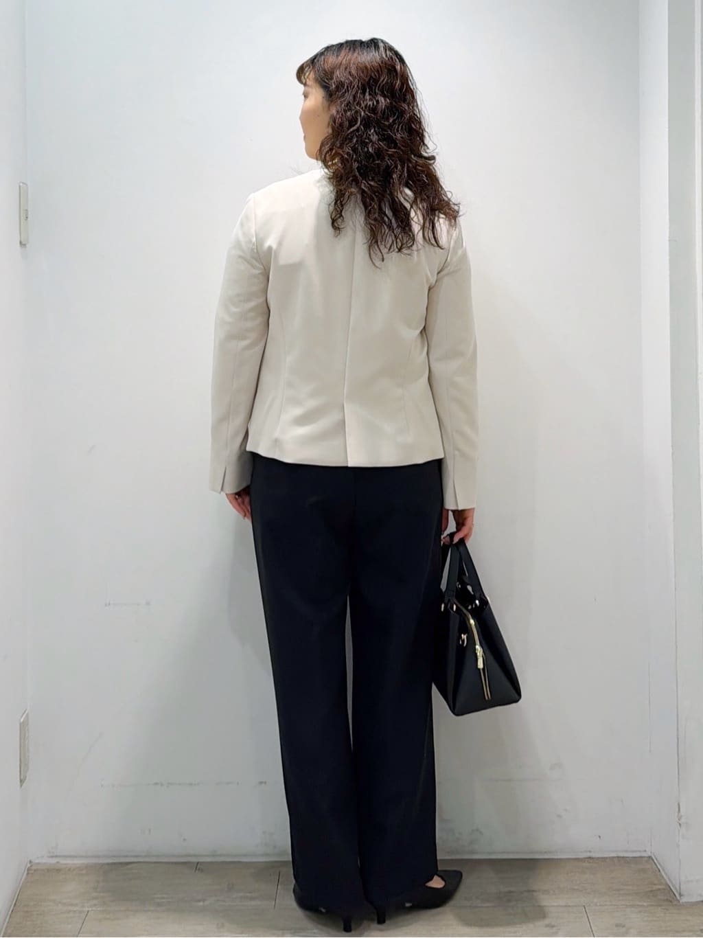 sumicaさんの「OPAQUE.CLIP｜《通勤／セットアップ対応》 パイピングVネックジャケット【洗濯機OK】」を使ったコーディネート