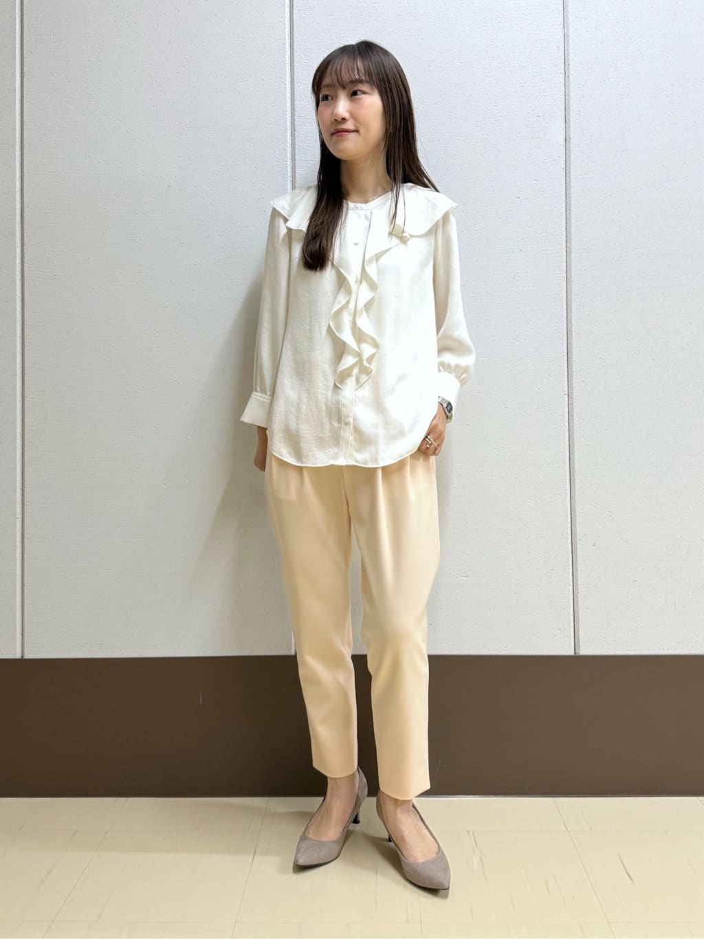 mamiさんの「INDIVI｜【洗える】ラッフルサテンブラウス」を使ったコーディネート