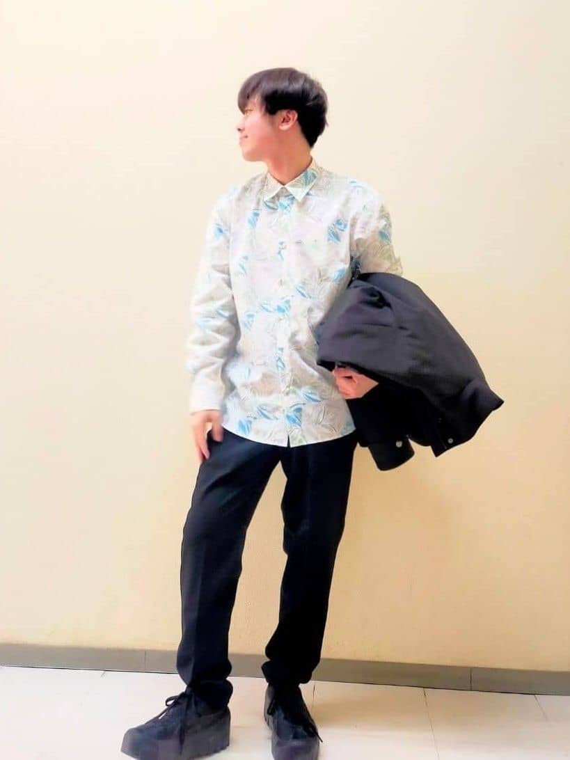 nerさんの「TAKEO KIKUCHI｜カカオ柄プリントシャツ」を使ったコーディネート
