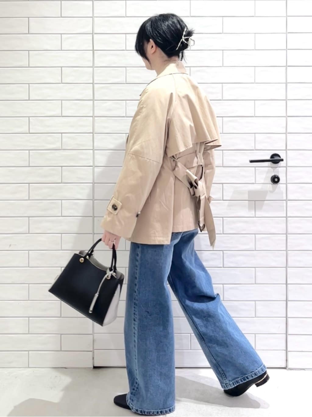しおりさんの「OPAQUE.CLIP｜ミドルトレンチコート【洗濯機OK】」を使ったコーディネート