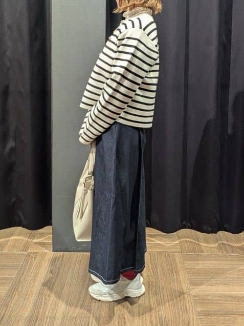 naoさんの「THE SHOP TK｜シーズンレスで使える デニムタックスカート/洗える」を使ったコーディネート
