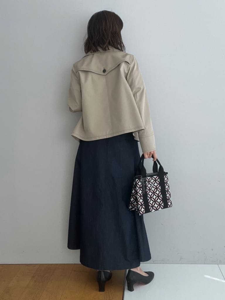 misaさんの「DRESSTERIOR｜【ウォッシャブル/撥水素材】Aラインショートトレンチジャケット」を使ったコーディネート