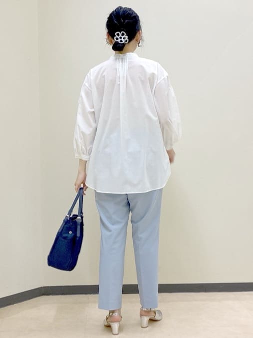  beni_gingerさんの「Reflect｜【程よいゆとり感／体型カバー】ピンタックデザインシャンブレーブラウス」を使ったコーディネート
