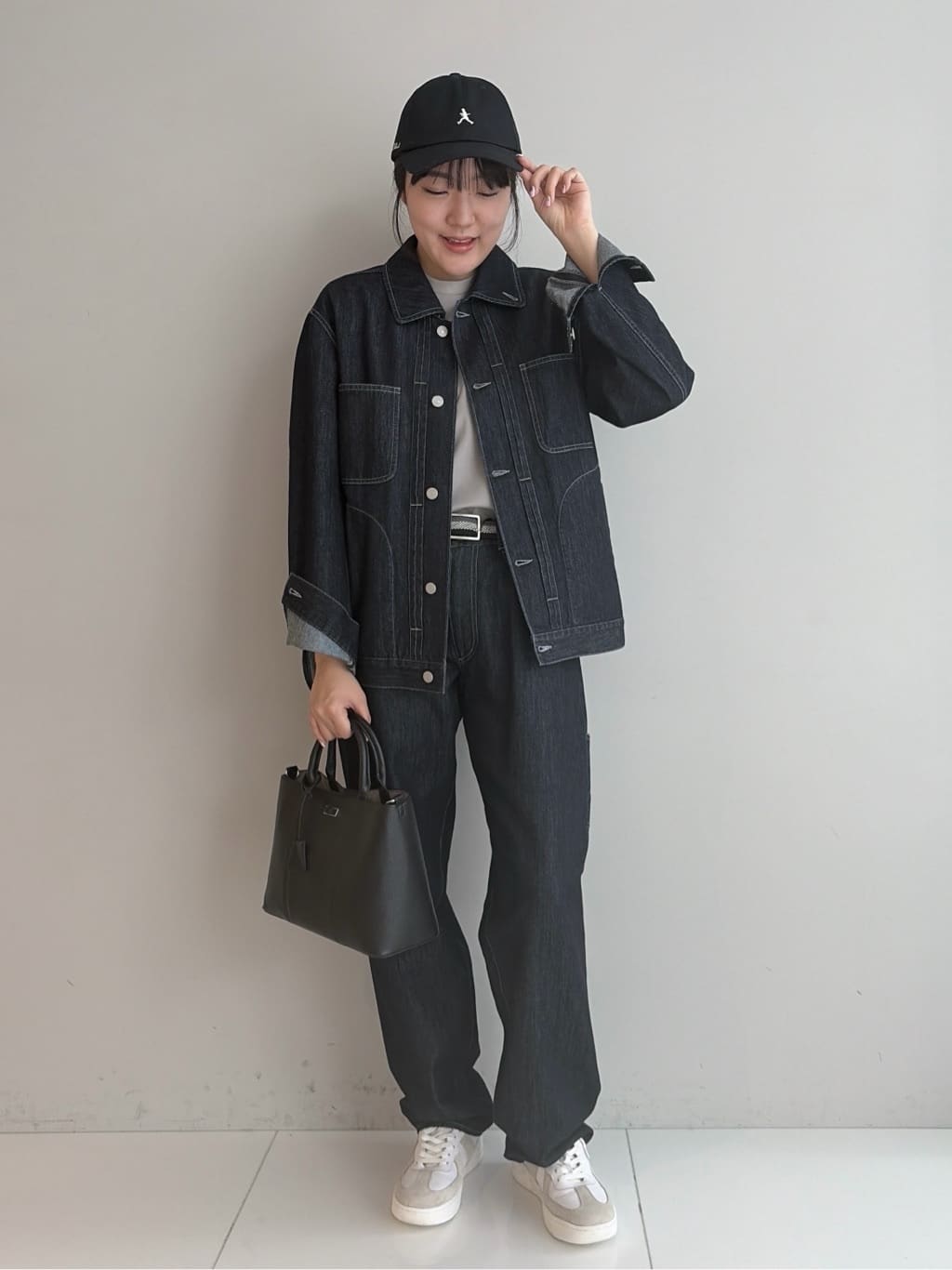 Akutagawaさんの「TAKEO KIKUCHI｜ワンストローク刺繍 半袖 Tシャツ」を使ったコーディネート