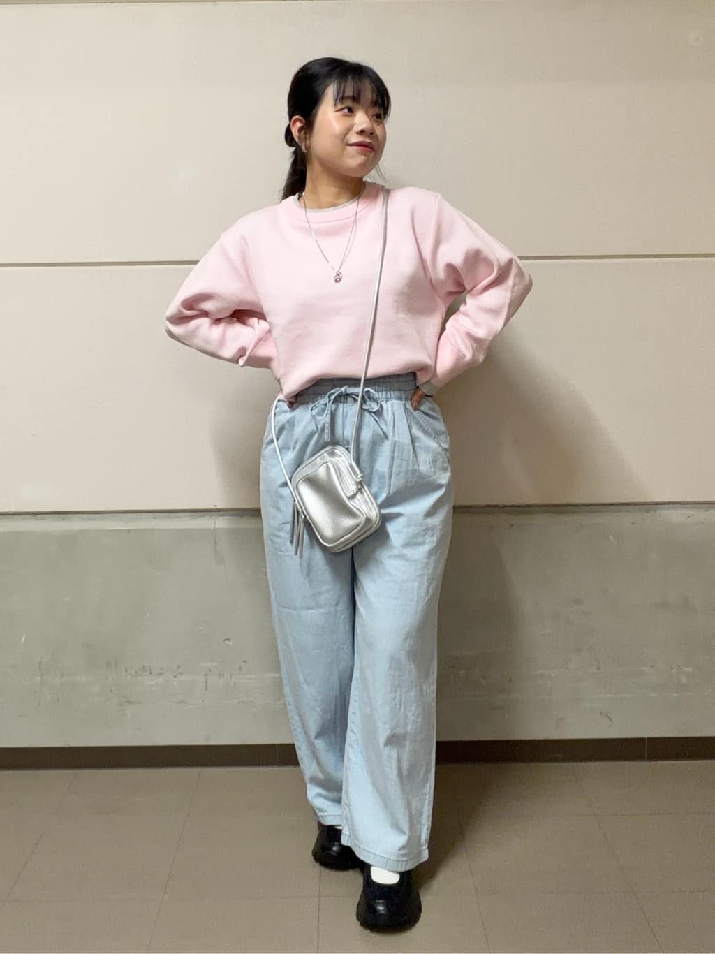 まちゃんなちゃんさんの「SHOO･LA･RUE｜【洗濯機可/S-LL/インしなくても着られる】1枚で決まる　レイヤード風スウェットライクニット」を使ったコーディネート