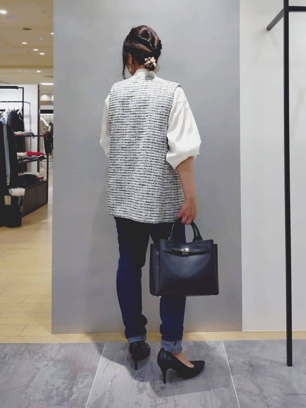 TOMOMIさんの「INDIVI｜【通年活躍！褒められデニム】スキニー デニムパンツ」を使ったコーディネート