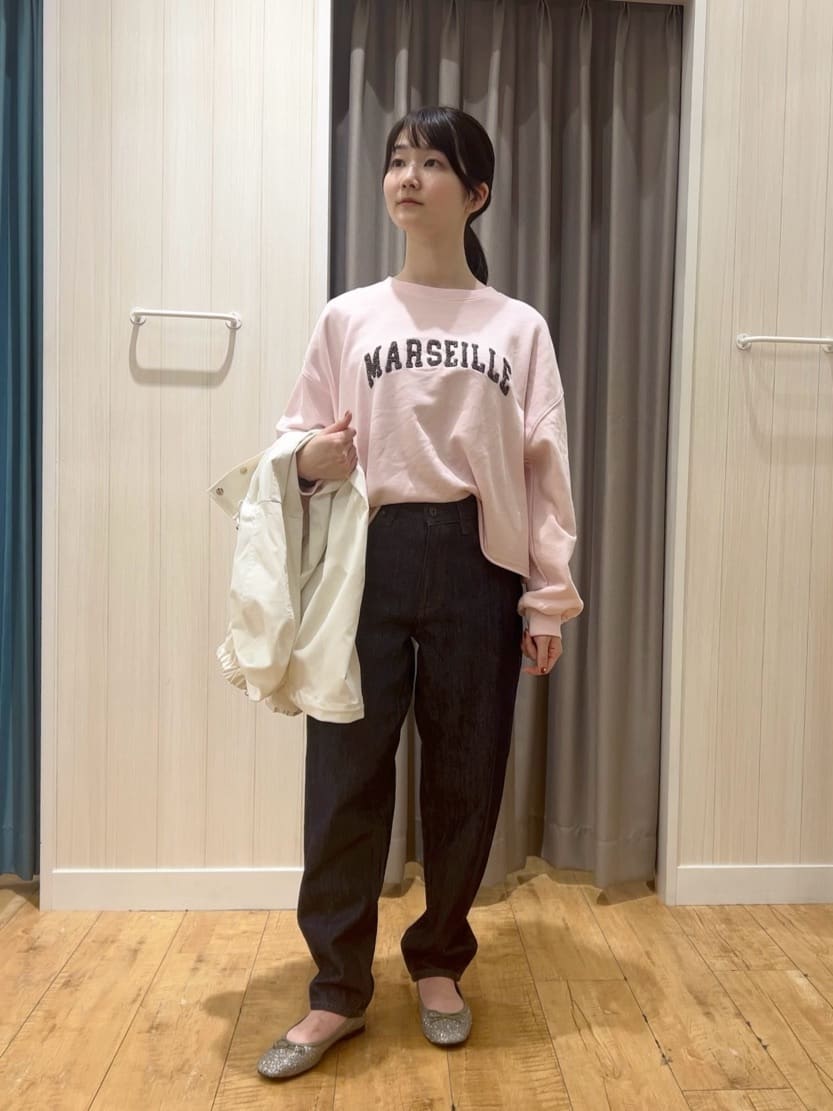 moneさんの「SHOO･LA･RUE｜【洗濯機可/S-LL】コーデの主役になる ロゴアソート 裏毛スウェット」を使ったコーディネート