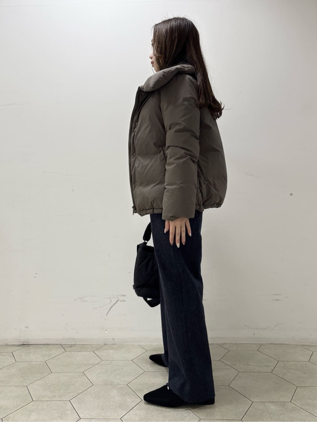 kahoさんの「INDIVI｜【洗える／毛玉になりにくい】エクストラファインウール Vネックニット」を使ったコーディネート