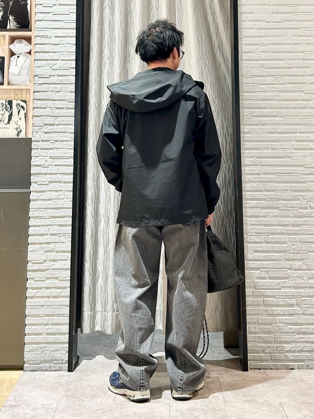 KENJI Iさんの「THE SHOP TK｜【季節の変わり目に最適】ナイロンマウンテンパーカ  防風/洗濯機OK」を使ったコーディネート