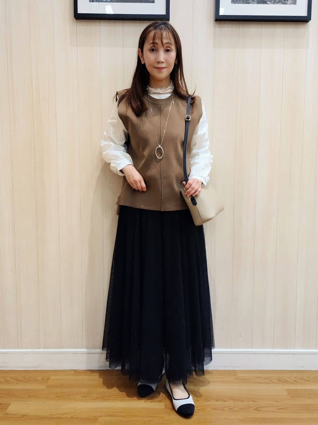 yseさんの「SHOO･LA･RUE｜コンパクトながらしっかり入る 一枚革風 3層ショルダーバッグ」を使ったコーディネート