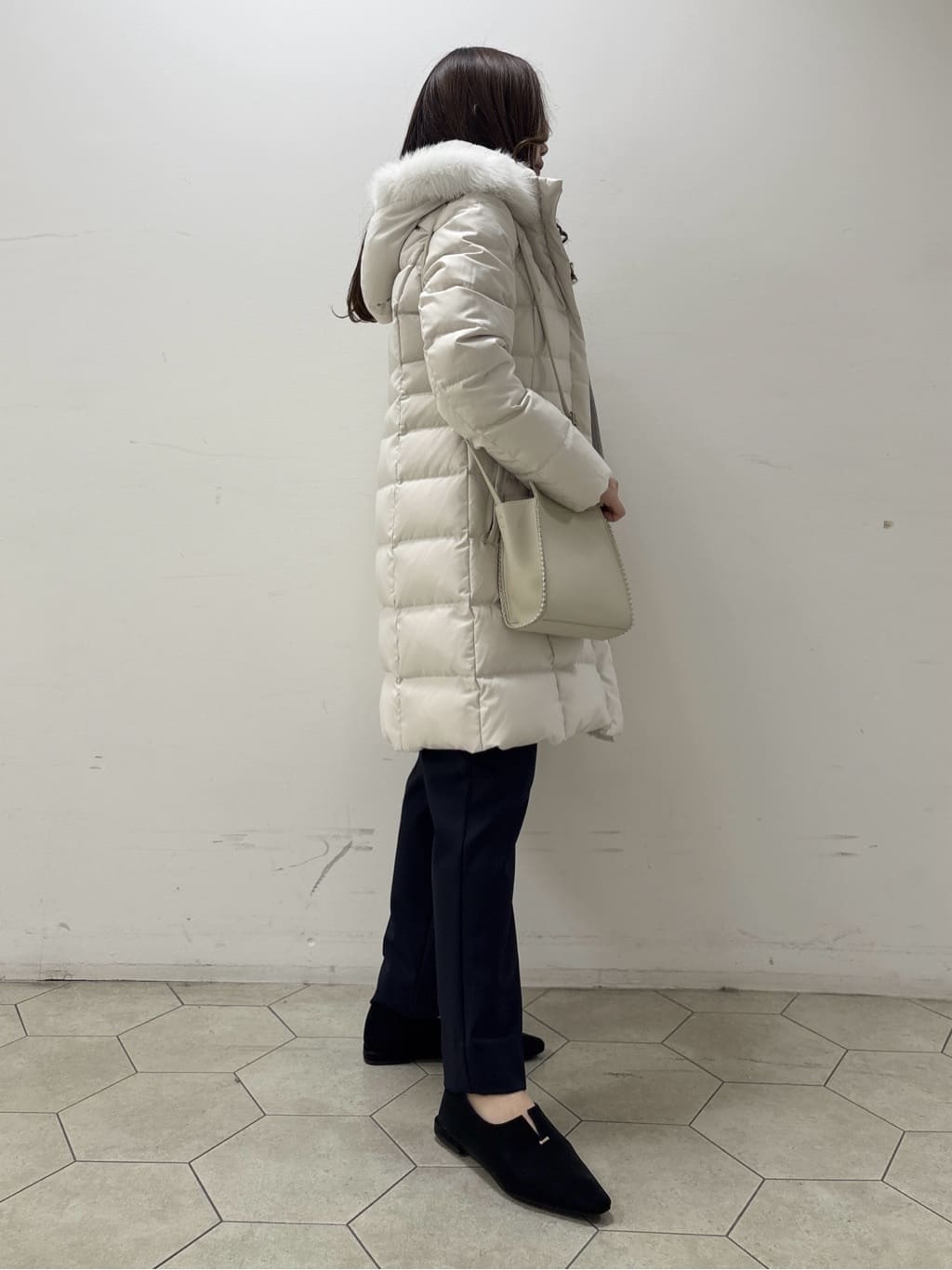 kahoさんの「INDIVI｜【名品／撥水／抗菌防臭】ロング丈リサイクルダウンコート」を使ったコーディネート