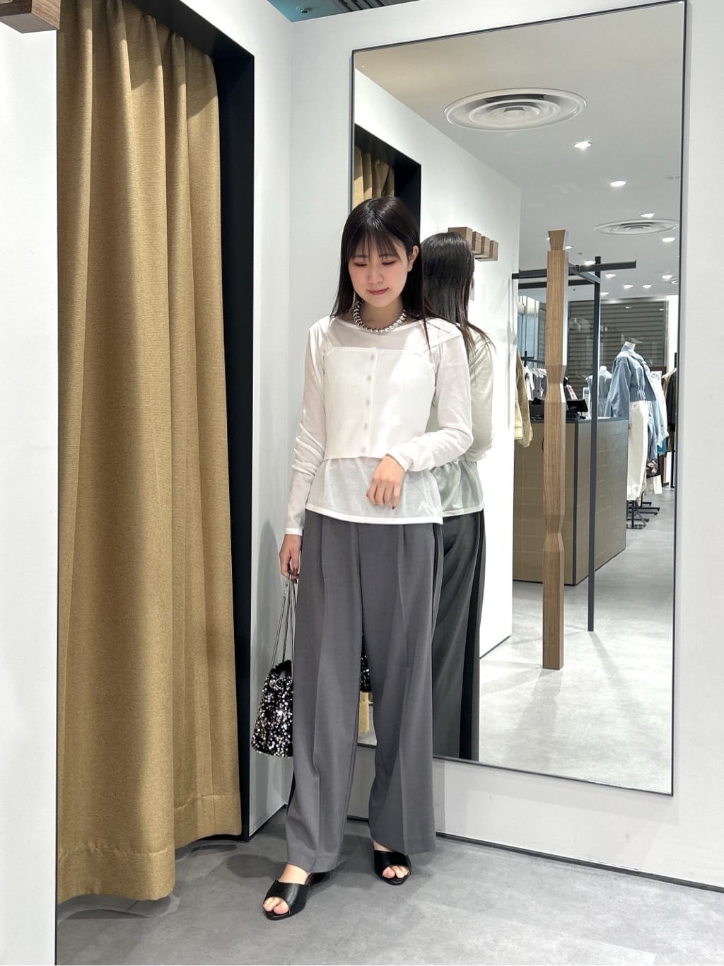 Renoさんの「INDIVI｜Comfy SET UP｜イージーサイドラインワイドパンツ【セットアップ対応／通勤／カセット服／接触」を使ったコーディネート