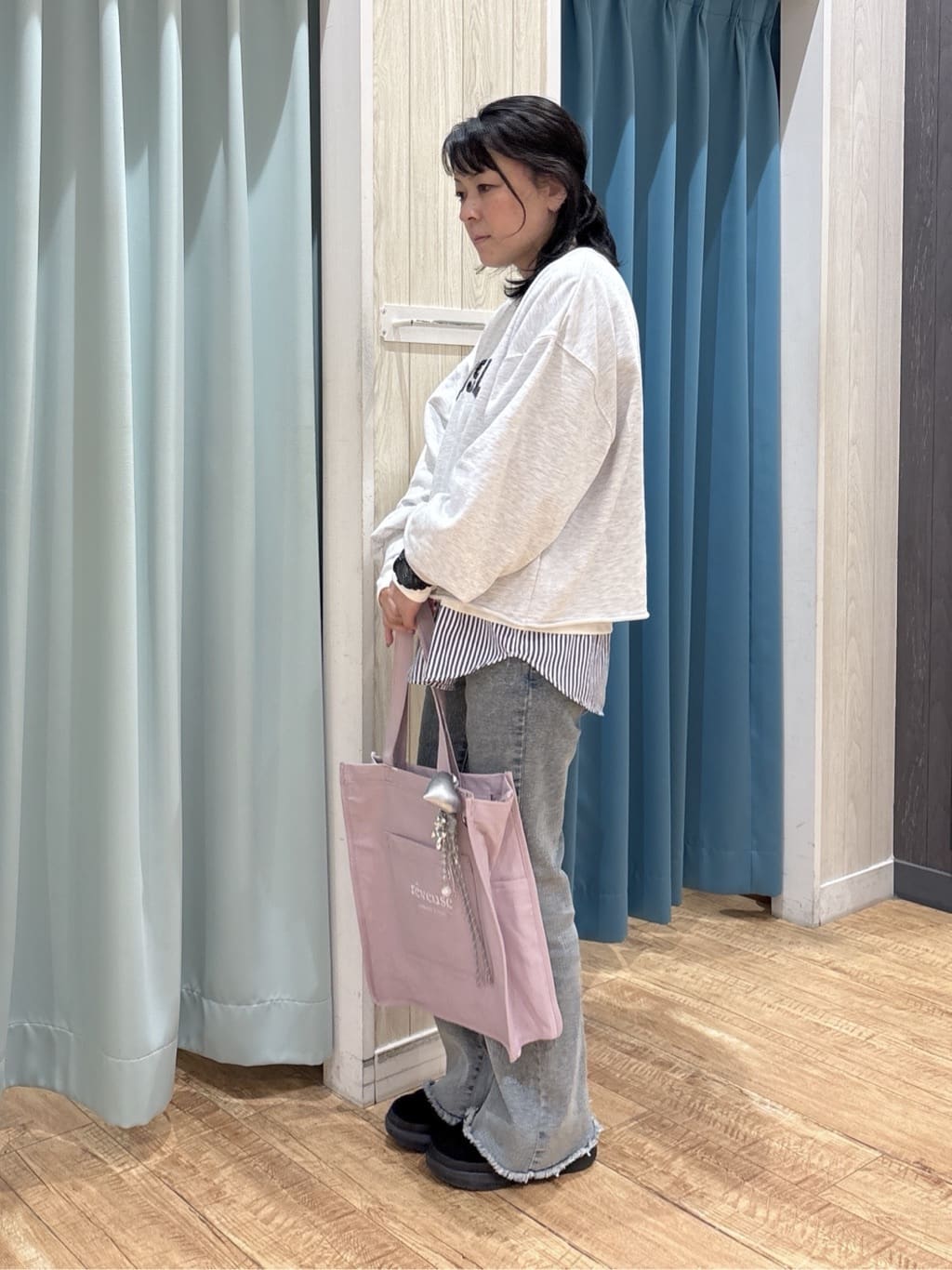 わかさんの「SHOO･LA･RUE｜【洗濯機可/S-LL】コーデの主役になる ロゴアソート 裏毛スウェット」を使ったコーディネート