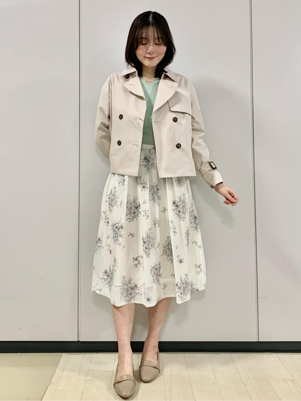 kasumiさんの「index｜キャンディスリーブショートトレンチコート【洗濯機OK／撥水／防花粉】《5col》」を使ったコーディネート