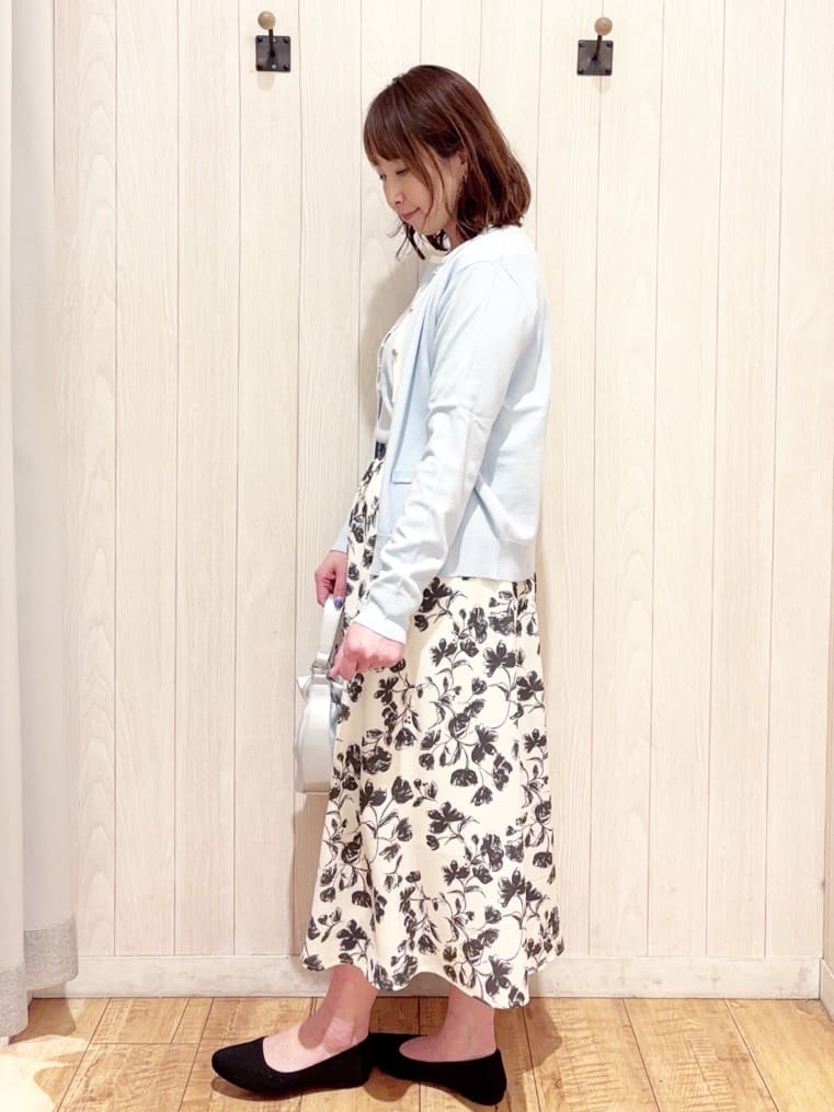 あいこさんの「SHOO･LA･RUE｜【洗濯機可/S-LL/アンサンブル可】すっきりと好印象 配色クルーネックニット」を使ったコーディネート