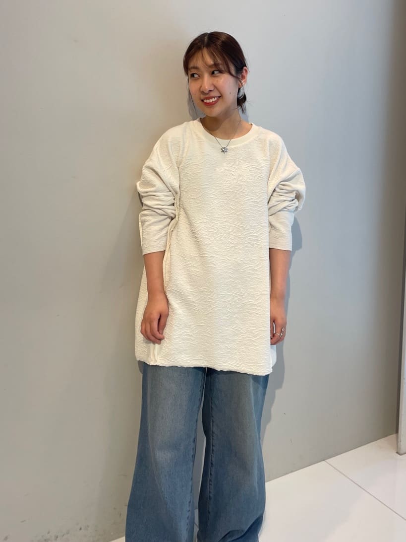 abeさんの「tk.TAKEO KIKUCHI｜アルチザンカットフクレジャカードカットソー」を使ったコーディネート