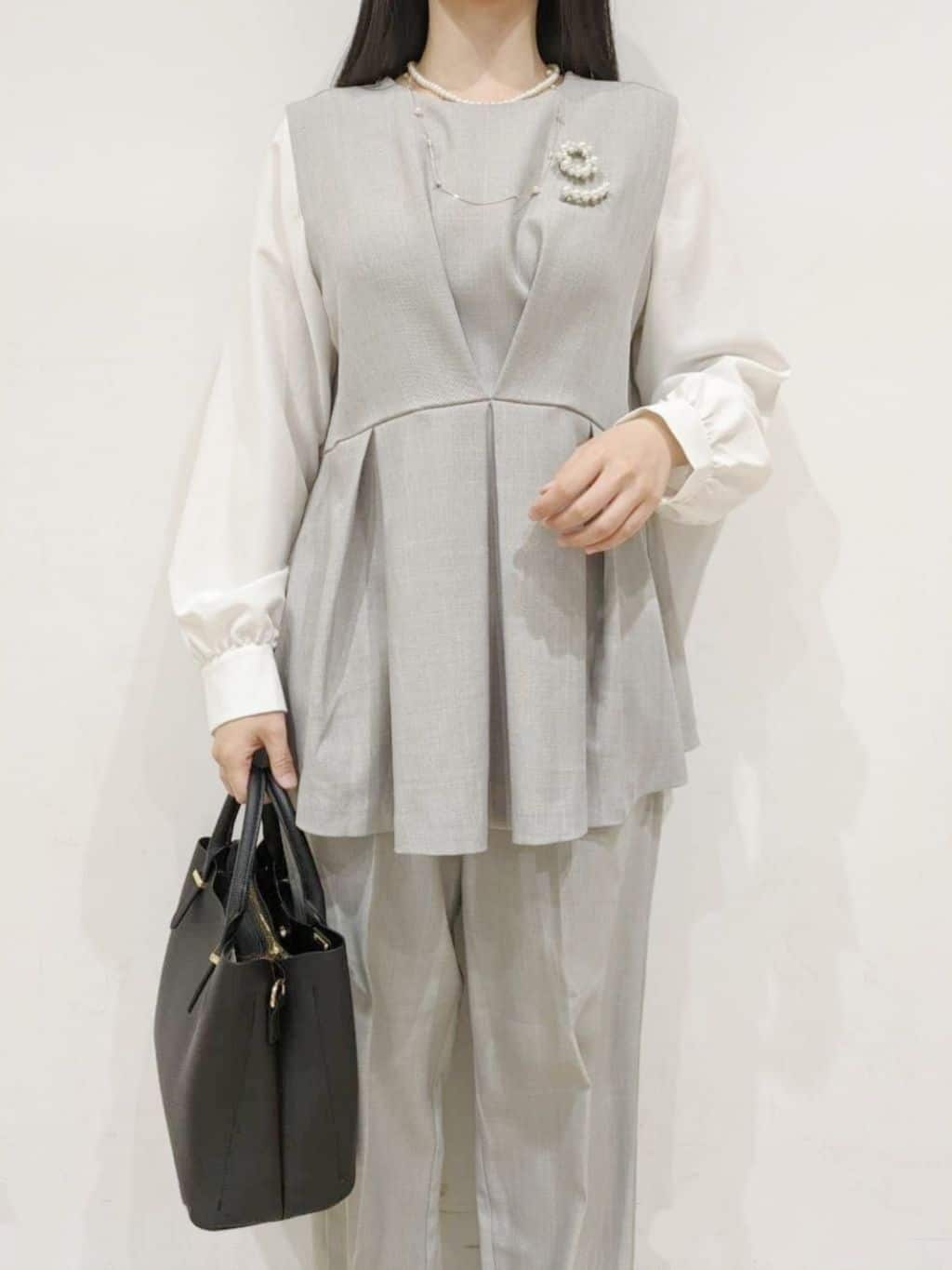 にこさんの「grove｜【マシンウォッシュ/防シワ/S-3L】着回しできるカセット服テーパードパンツ」を使ったコーディネート