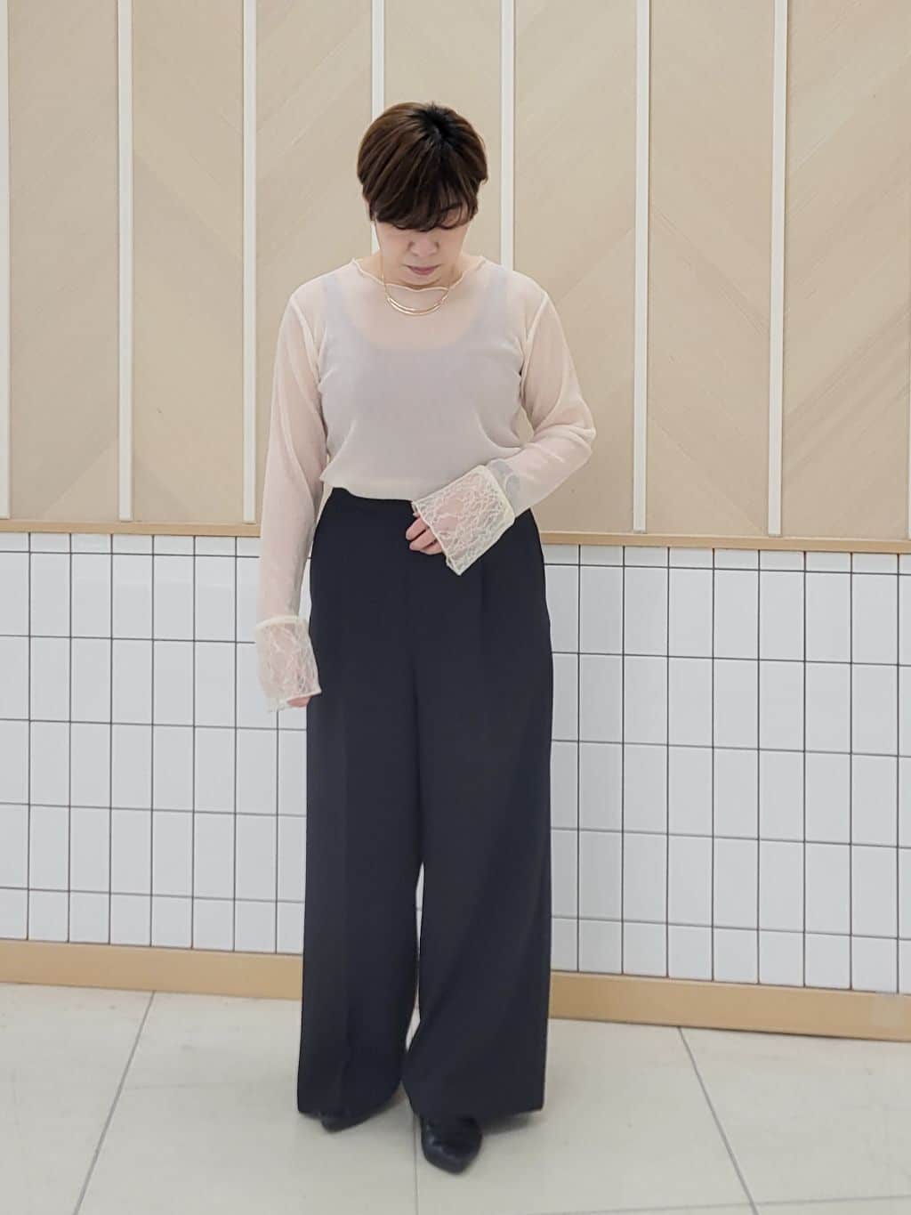 tomoさんの「COUP DE CHANCE｜【長さ調整可】ダブルバーショートネックレス」を使ったコーディネート