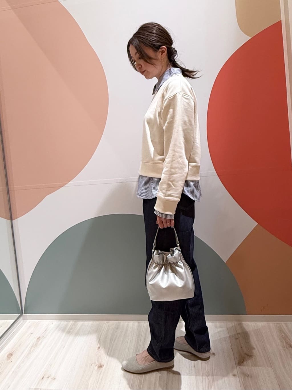長女さんの「SHOO･LA･RUE｜【SHOO・LA・RUE DENIM】大人のきれいめカジュアルに デニムテーパードパンツ」を使ったコーディネート
