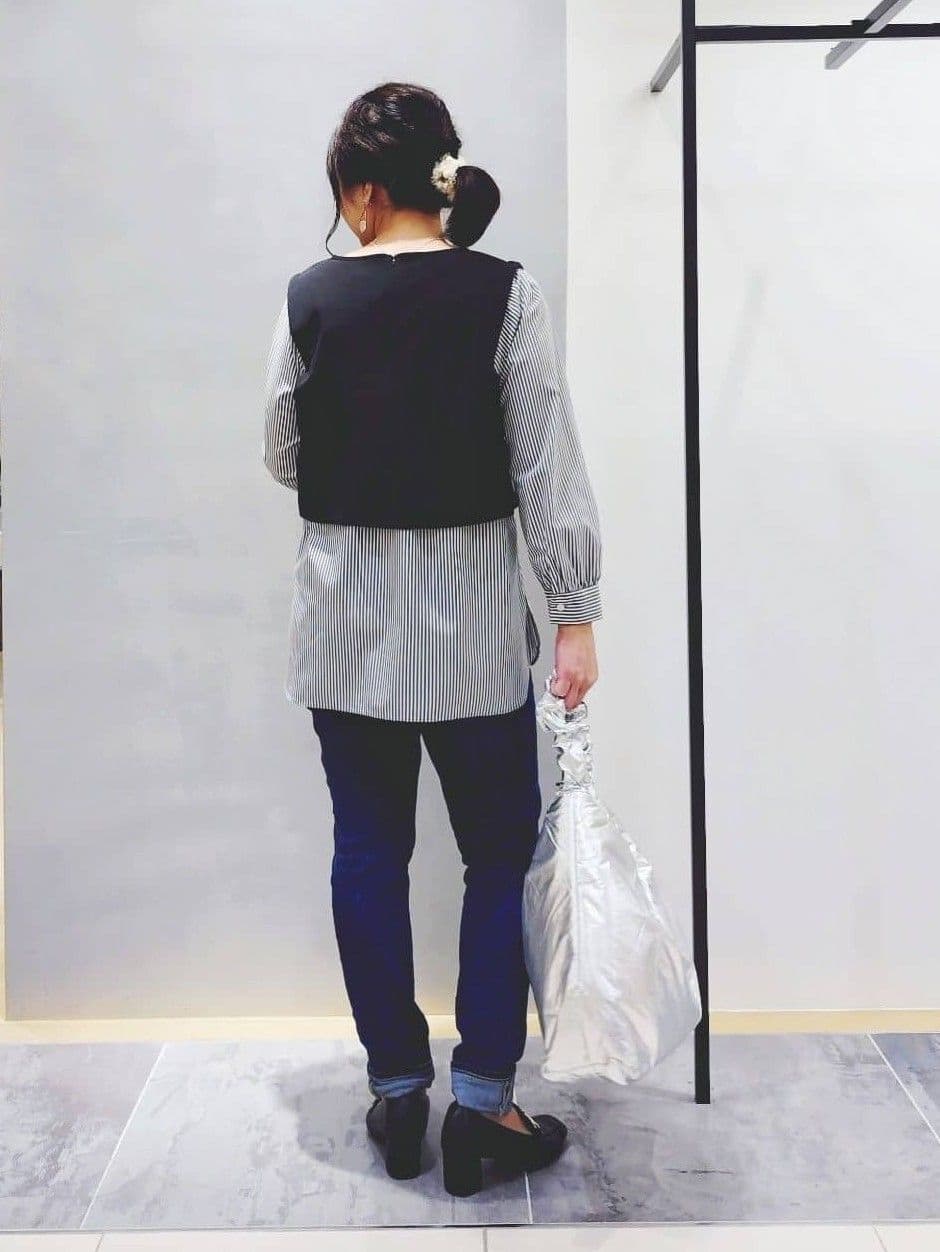 TOMOMIさんの「INDIVI｜【通年活躍！褒められデニム】スキニー デニムパンツ」を使ったコーディネート