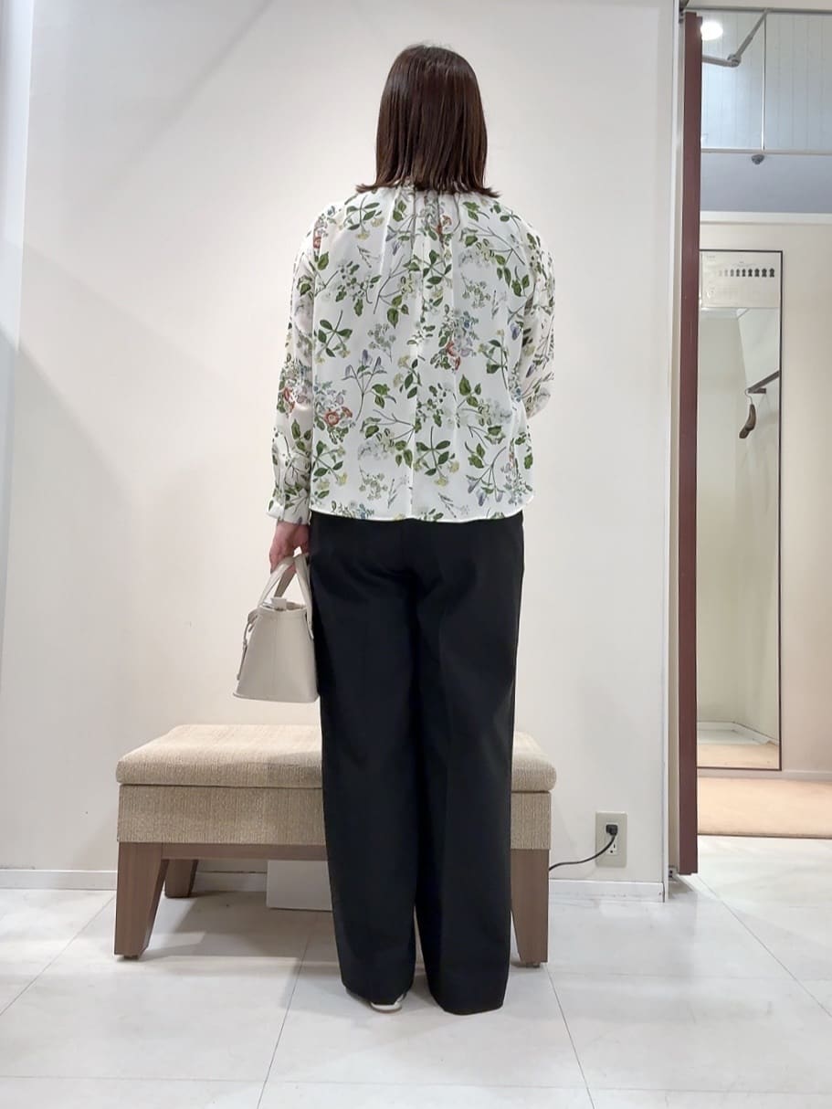 YUIさんの「UNTITLED｜【定番人気/はっ水/洗える】タスランショートトレンチコート」を使ったコーディネート