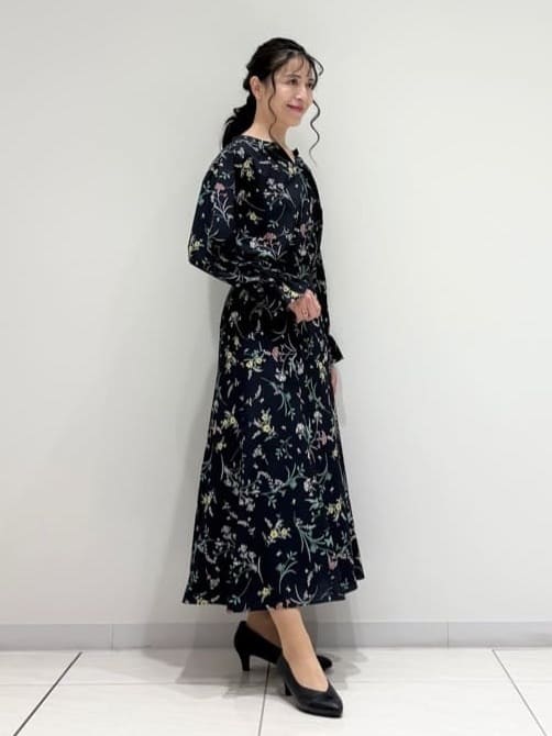 kayoさんの「INDIVI｜【SETUP可能】モダンフラワー柄キャンディスリーブブラウス」を使ったコーディネート