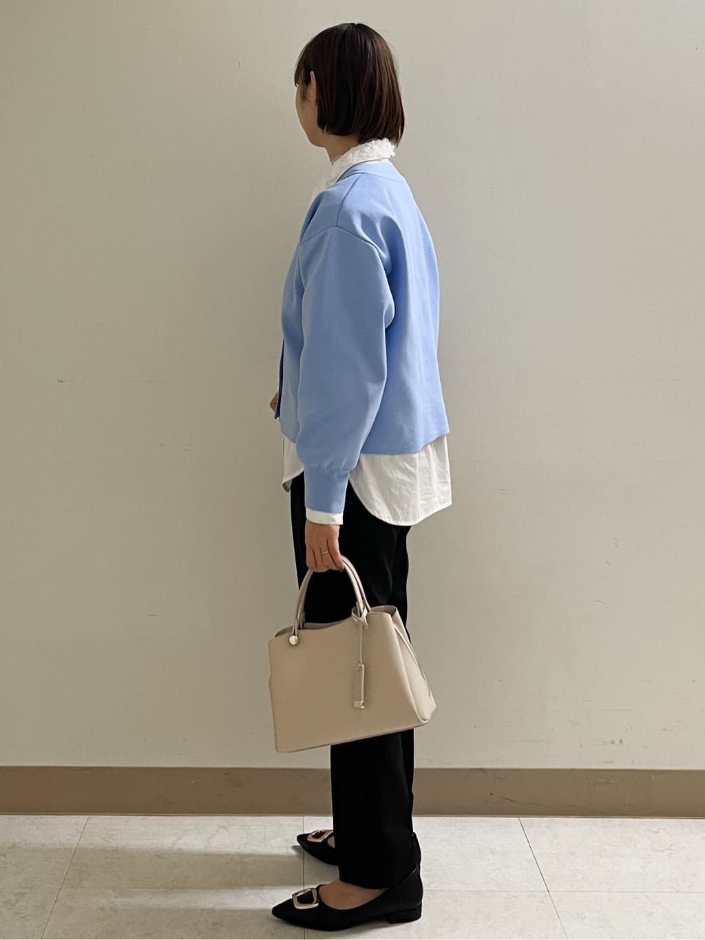 あかねさんの「OPAQUE.CLIP｜ゴールドビックボタンVネックニットカーディガン【洗濯機OK】」を使ったコーディネート
