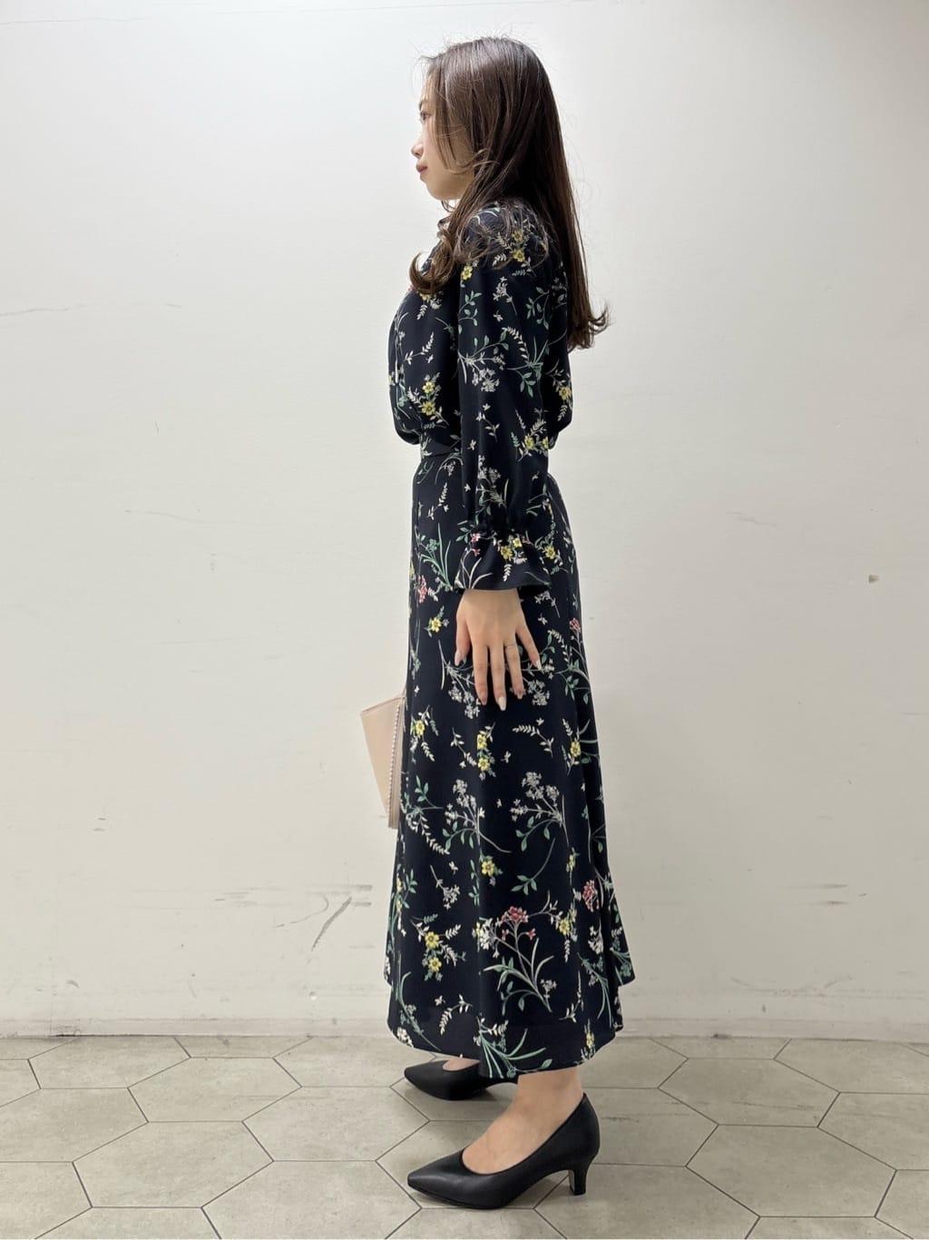 kahoさんの「INDIVI｜【SETUP可能】モダンフラワー柄キャンディスリーブブラウス」を使ったコーディネート