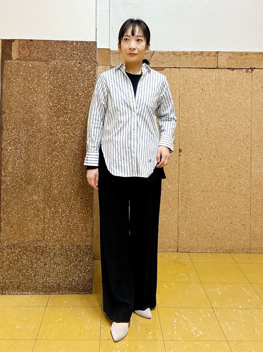 hattoriさんの「INDIVI｜【洗える／レイヤードにおすすめ】シャーリングレース ロングTシャツ」を使ったコーディネート