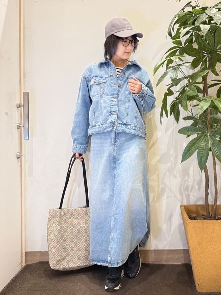 misakiさんの「SHOO･LA･RUE｜【SHOO・LA・RUE DENIM】羽織るだけでこなれる　オーバーサイズデニムジャケット」を使ったコーディネート