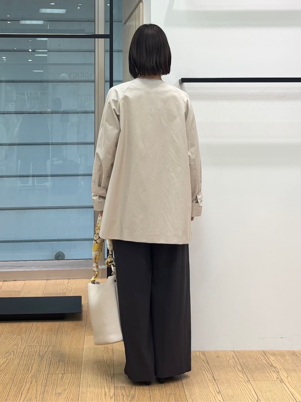 asamiさんの「INDIVI｜【洗える／UVケア／マットサテン】Vネックドルマンスリーブブラウス」を使ったコーディネート