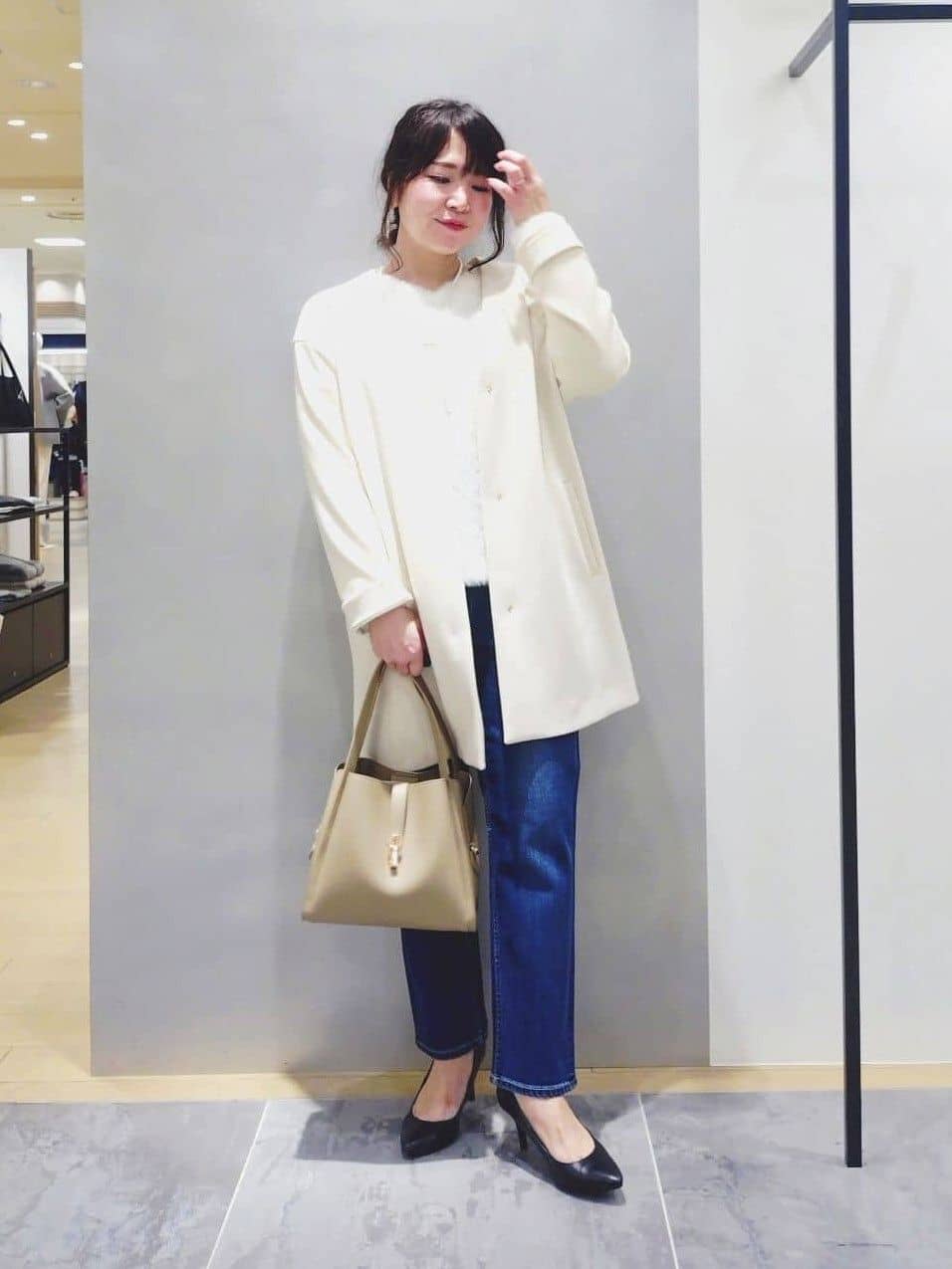 TOMOMIさんの「INDIVI｜【褒められデニム】スリムストレート デニムパンツ」を使ったコーディネート