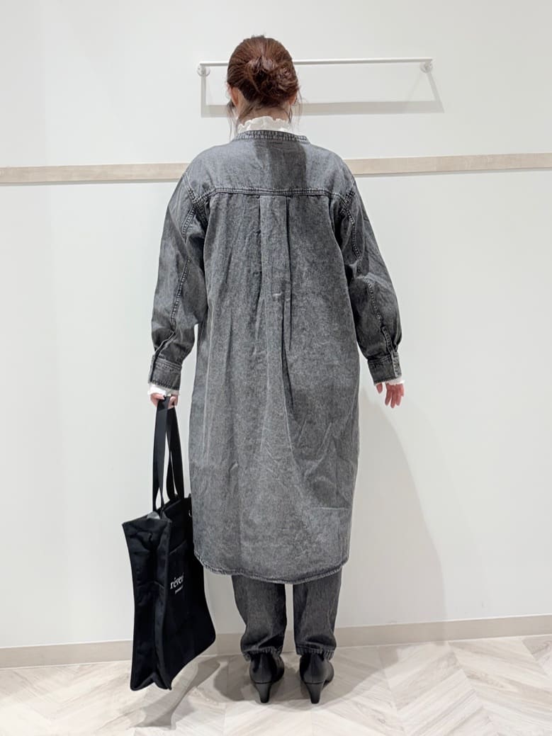 c_h_i_k_aさんの「SHOO･LA･RUE｜【ライトオンスデニム/S-LL/体型カバー】首元すっきり ワンピにもなるロングデニムシャツ」を使ったコーディネート