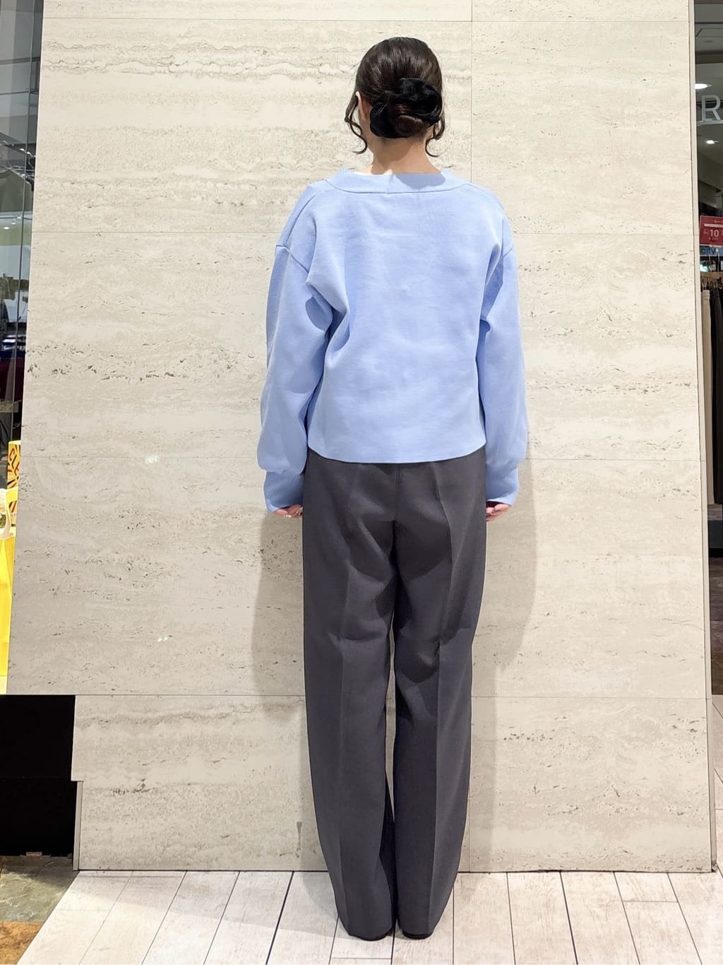 かほさんの「OPAQUE.CLIP｜ロゴプリントロングTシャツ【洗濯機OK】」を使ったコーディネート