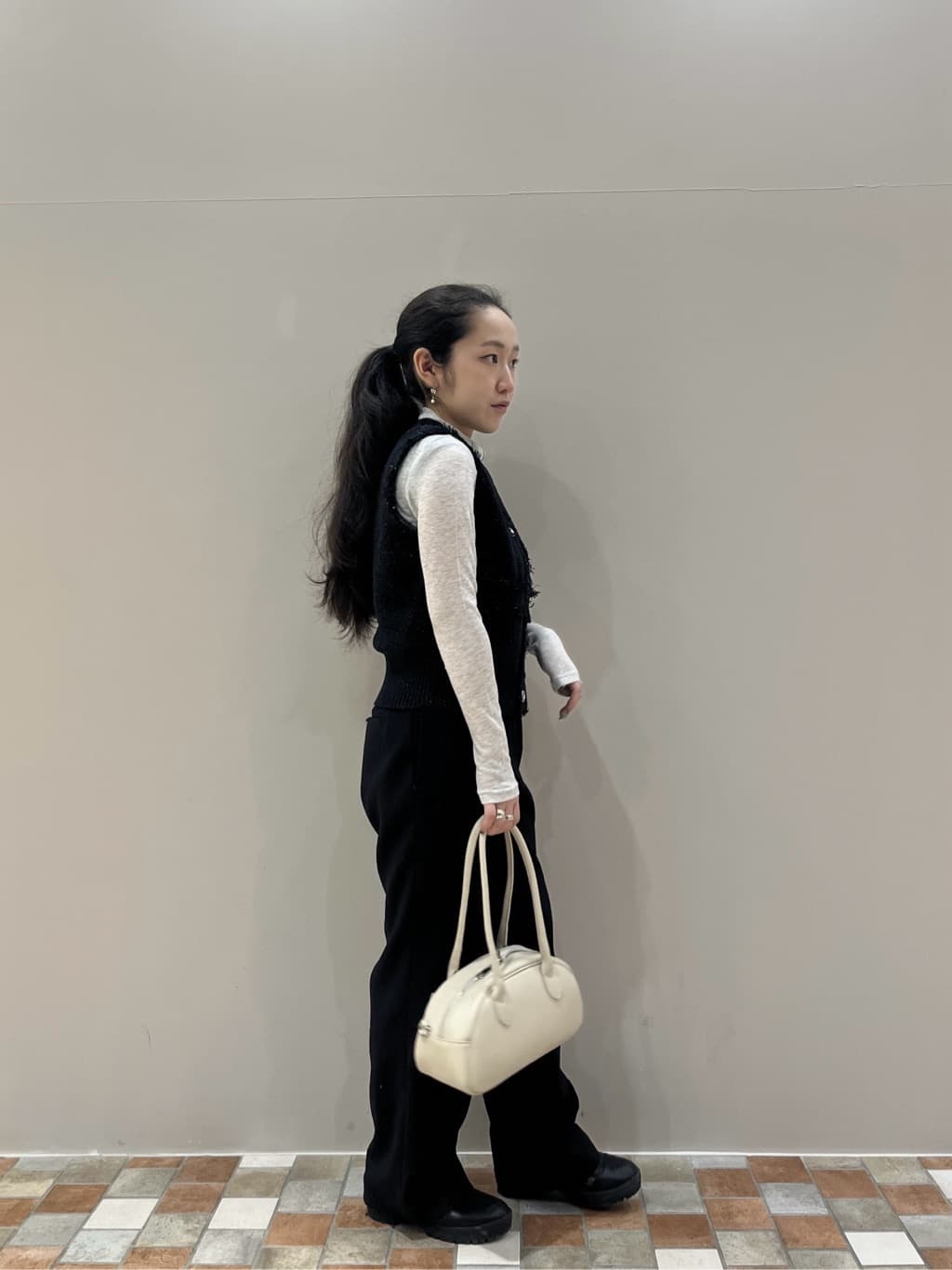 Uminoさんの「INDIVI｜【オケージョン／セレモニー対応】ラメニットベスト」を使ったコーディネート