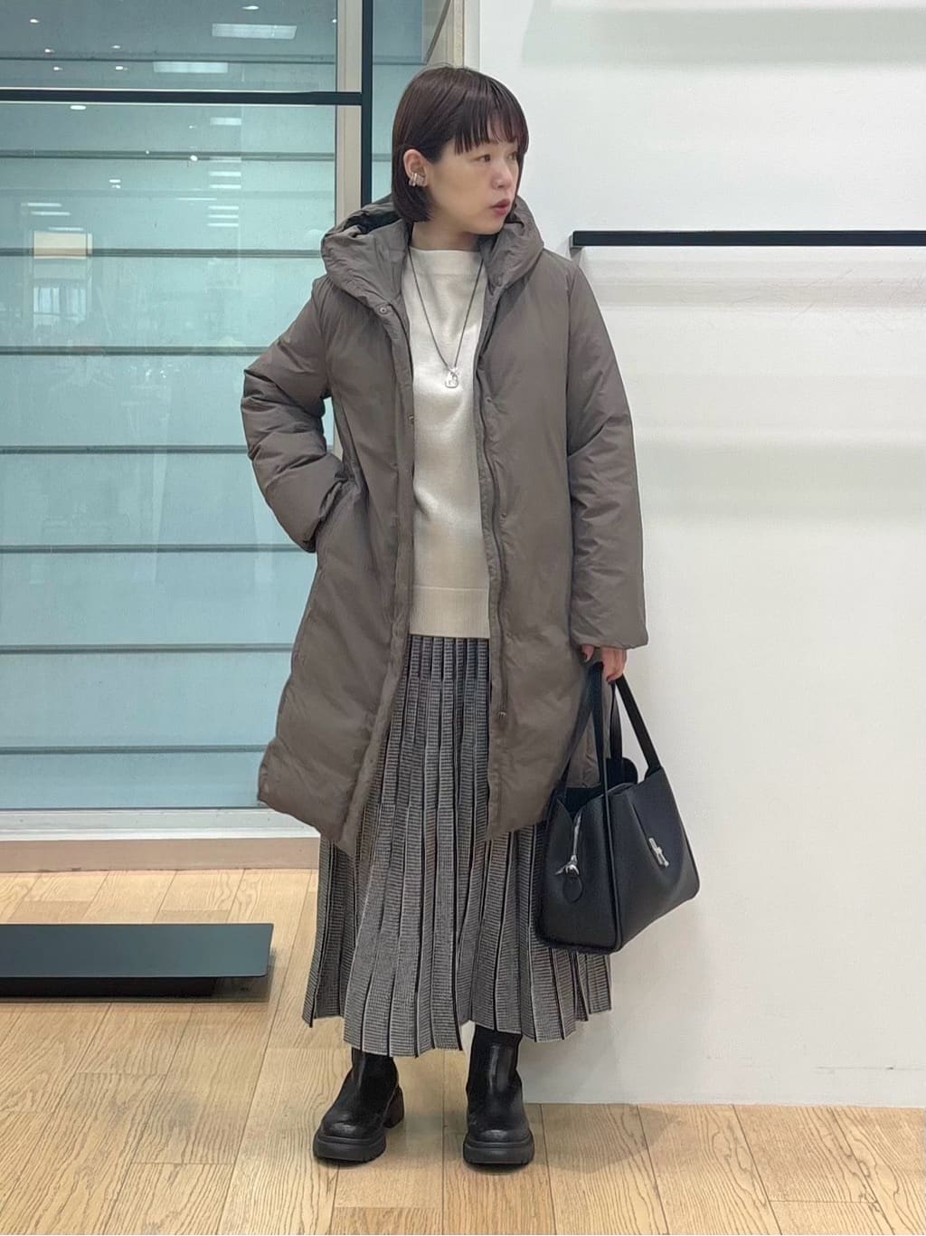 asamiさんの「INDIVI｜【洗える／カシミヤ混】ボトルネック ドルマンスリーブニット」を使ったコーディネート