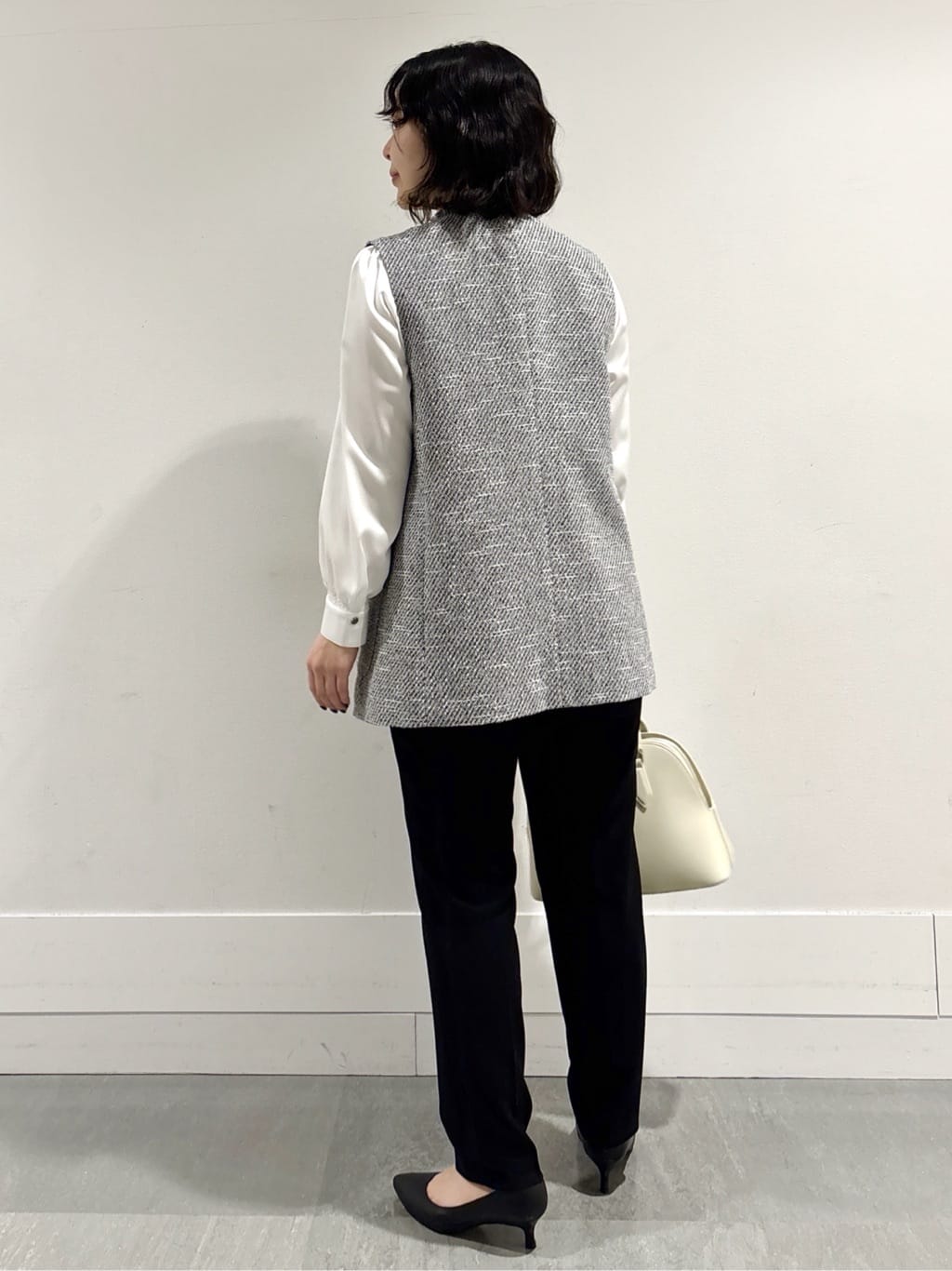 モエカさんの「UNTITLED｜【オンオフ使える】スラブツイード ジレ」を使ったコーディネート