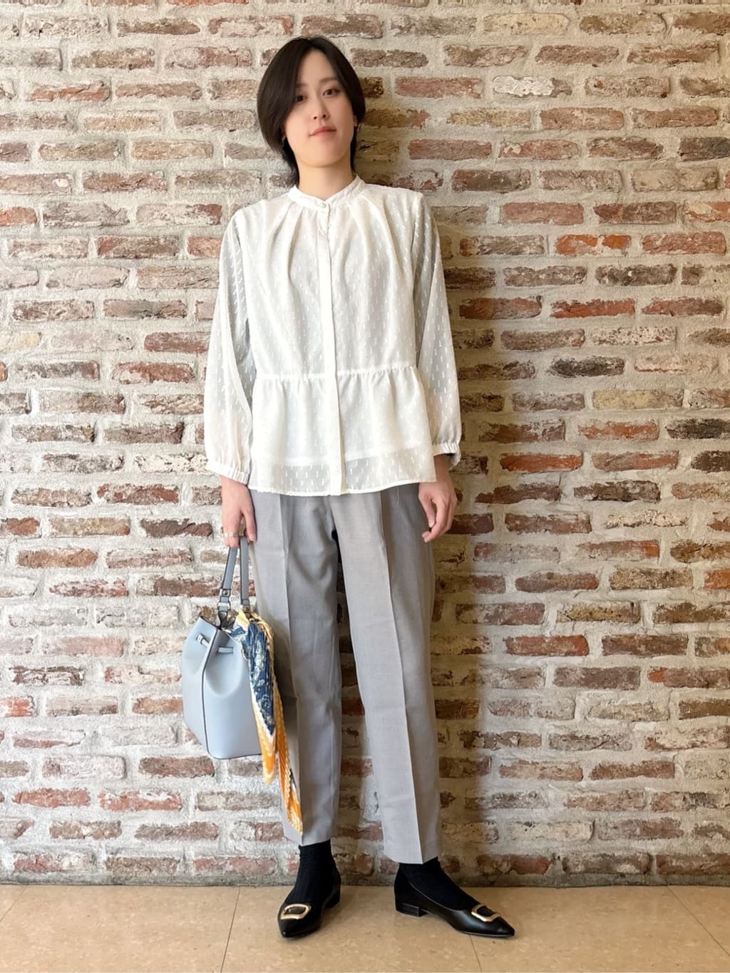 しばさんの「THE SHOP TK｜ふわふわミニシャギー クルーネックカーディガン」を使ったコーディネート