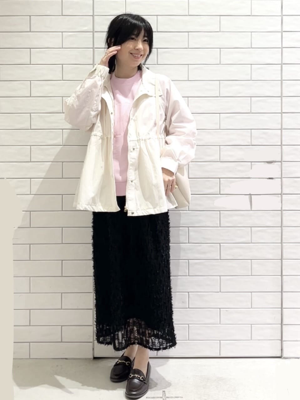 しおりさんの「OPAQUE.CLIP｜ロゴ刺繍裏毛トップス【洗濯機OK】」を使ったコーディネート