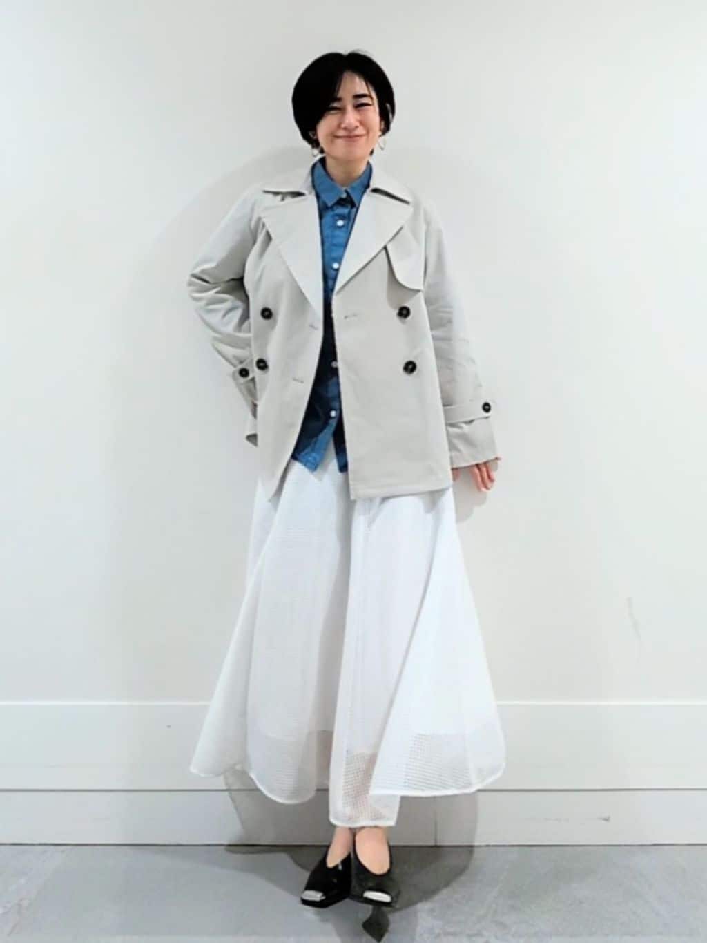 ミズタさんの「UNTITLED｜【定番人気/はっ水/洗える】タスランショートトレンチコート」を使ったコーディネート